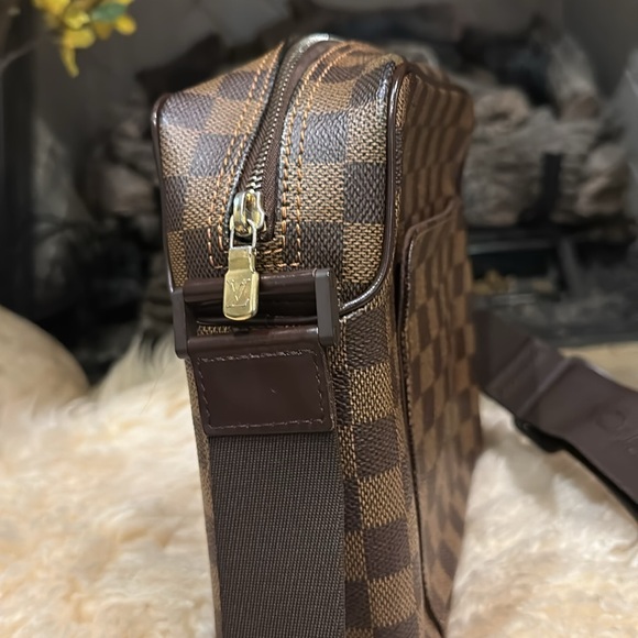 LV  Olav Crossbody bag with dust bag and  Authentication included - Picture 2 of 6